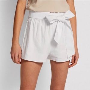 Alice & Olivia ☀️SHORTS SALE ☀️ White Paperbag Shorts with Tie Belt—NWT